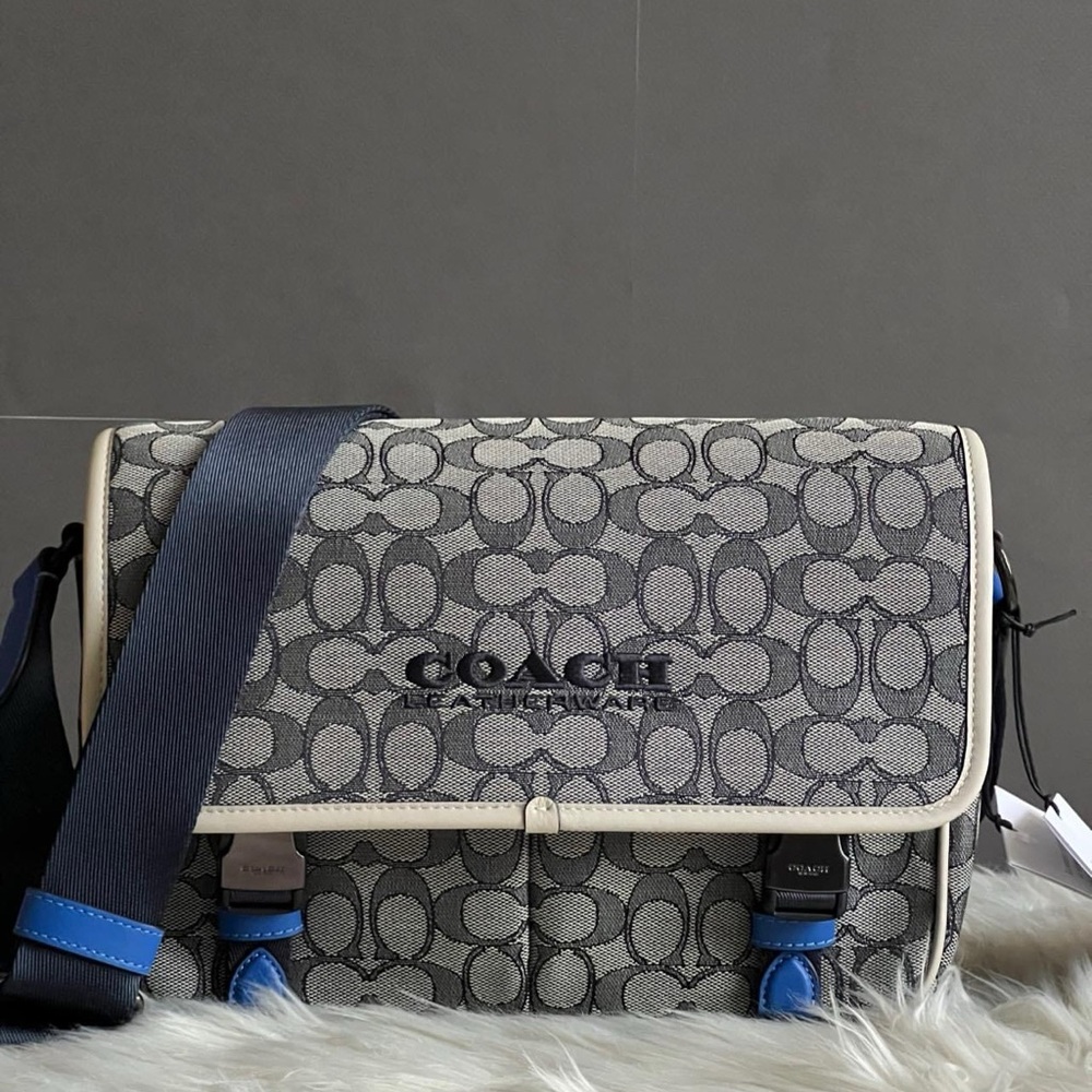 C9158 - Coach League Messenger Bag in Signature Jacquard - Picture 11 of 13